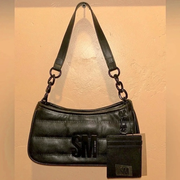 STEVE MADDEN BZoia Black Quilted Crossbody With Accessory Pouch. - Picture 8 of 9